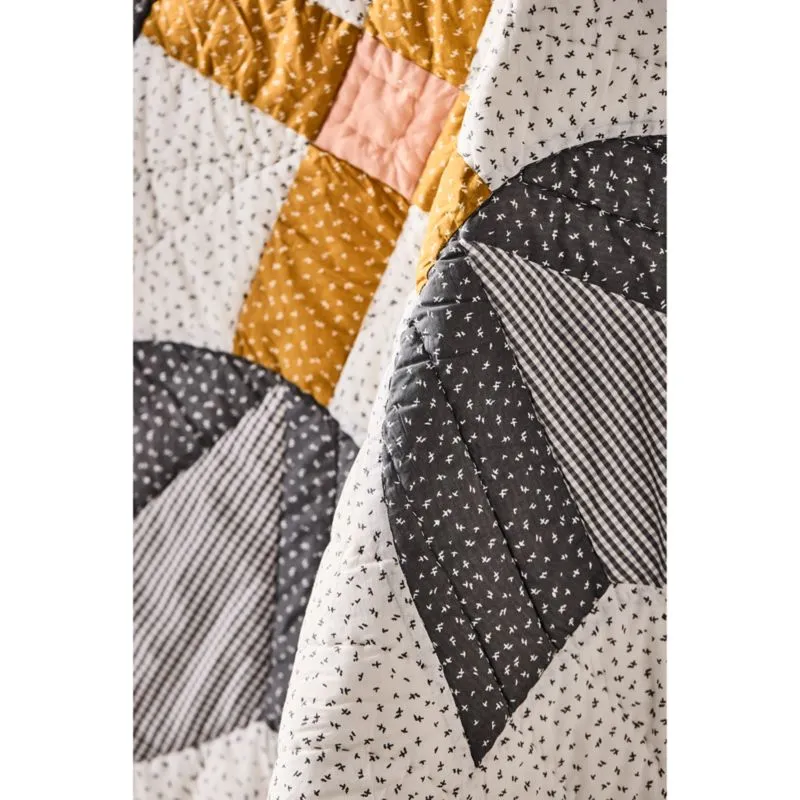 Crate&Barrel Gee's Bend Little Sassy Patchwork Organic Cotton Baby Crib Quilt