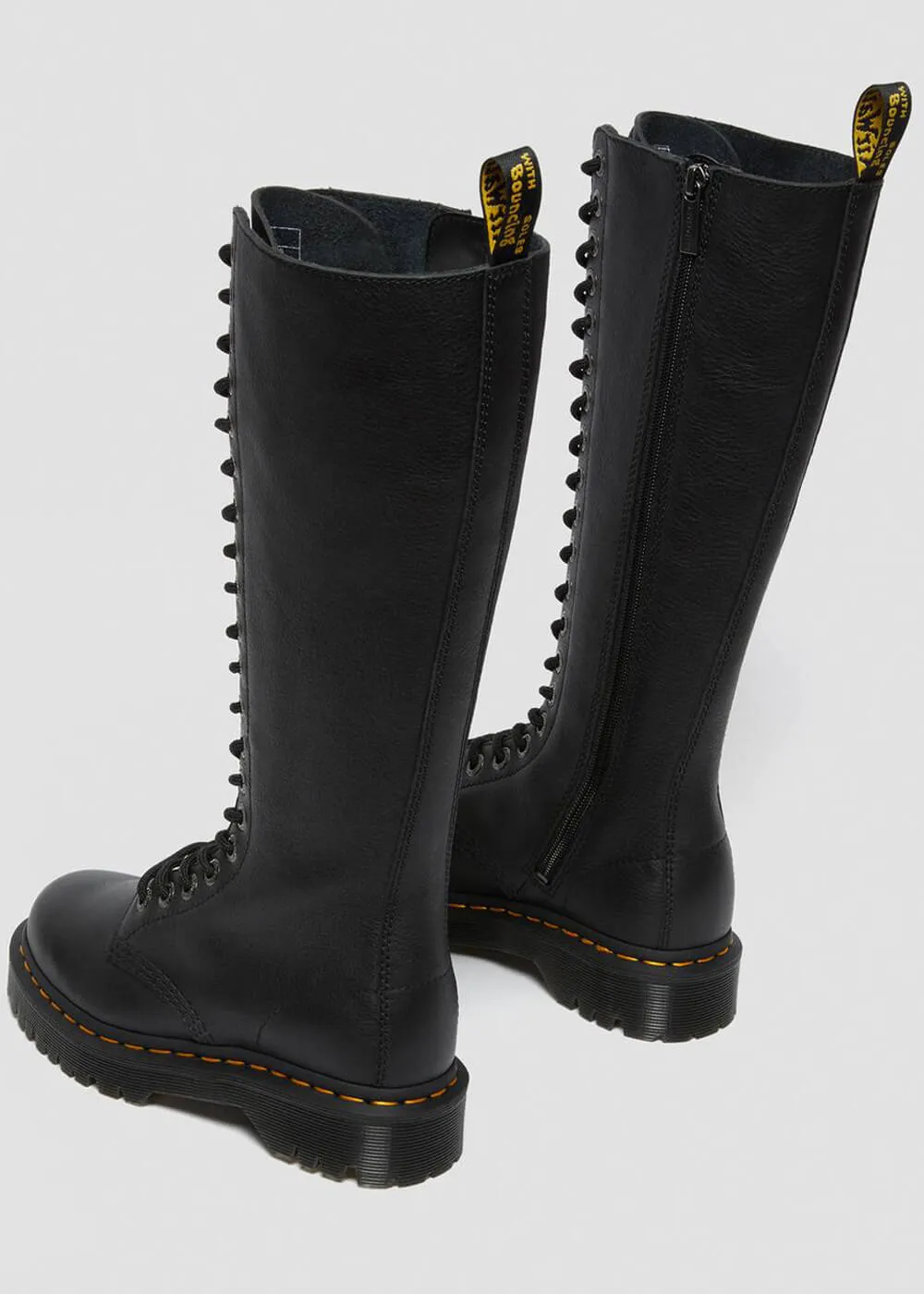 Dr. Martens 1B60 Bex Pisa 20-Gaats Platform Boots Black