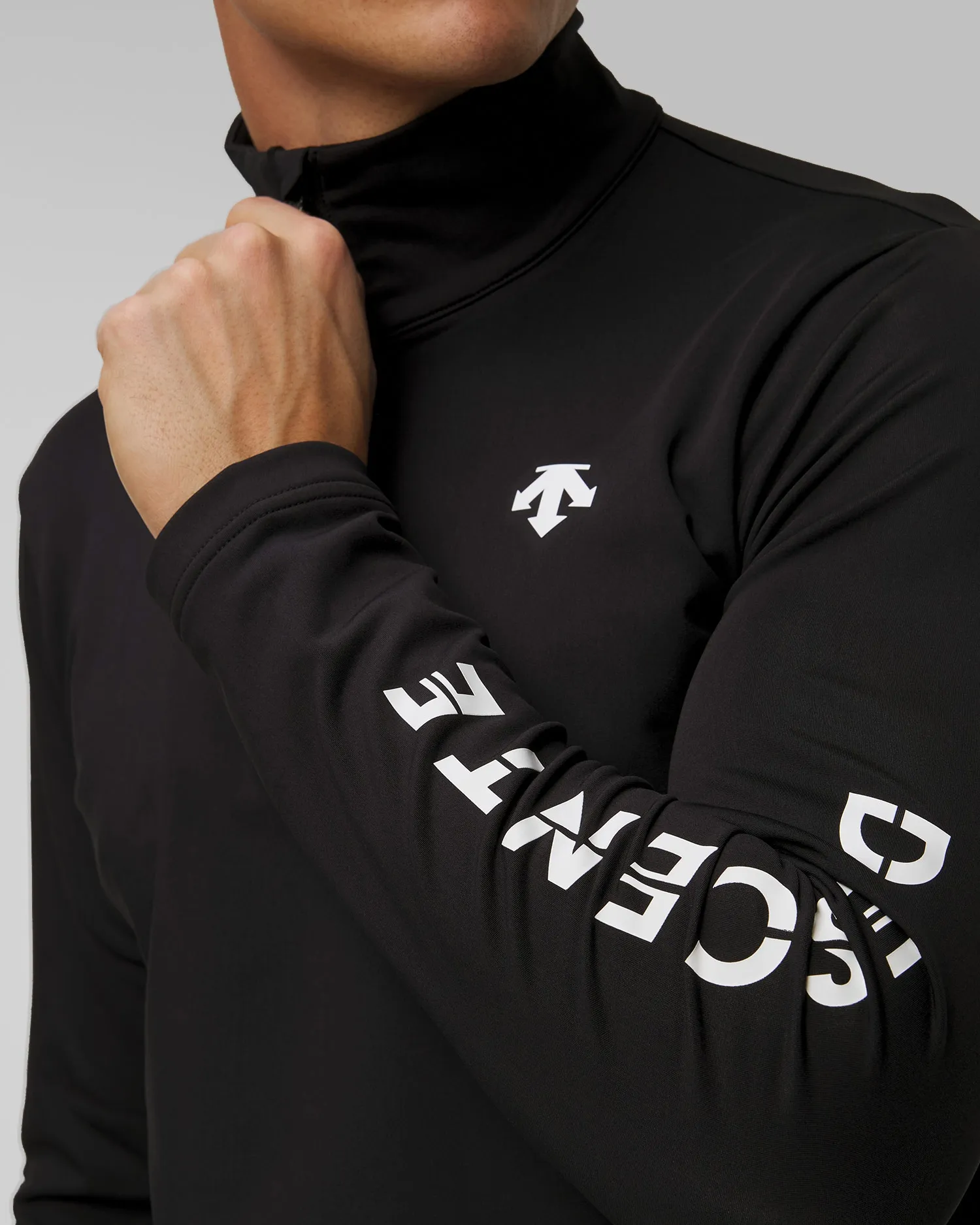 Men's zip-up turtleneck Descente Sleeve Logo DWMYGB22-blk