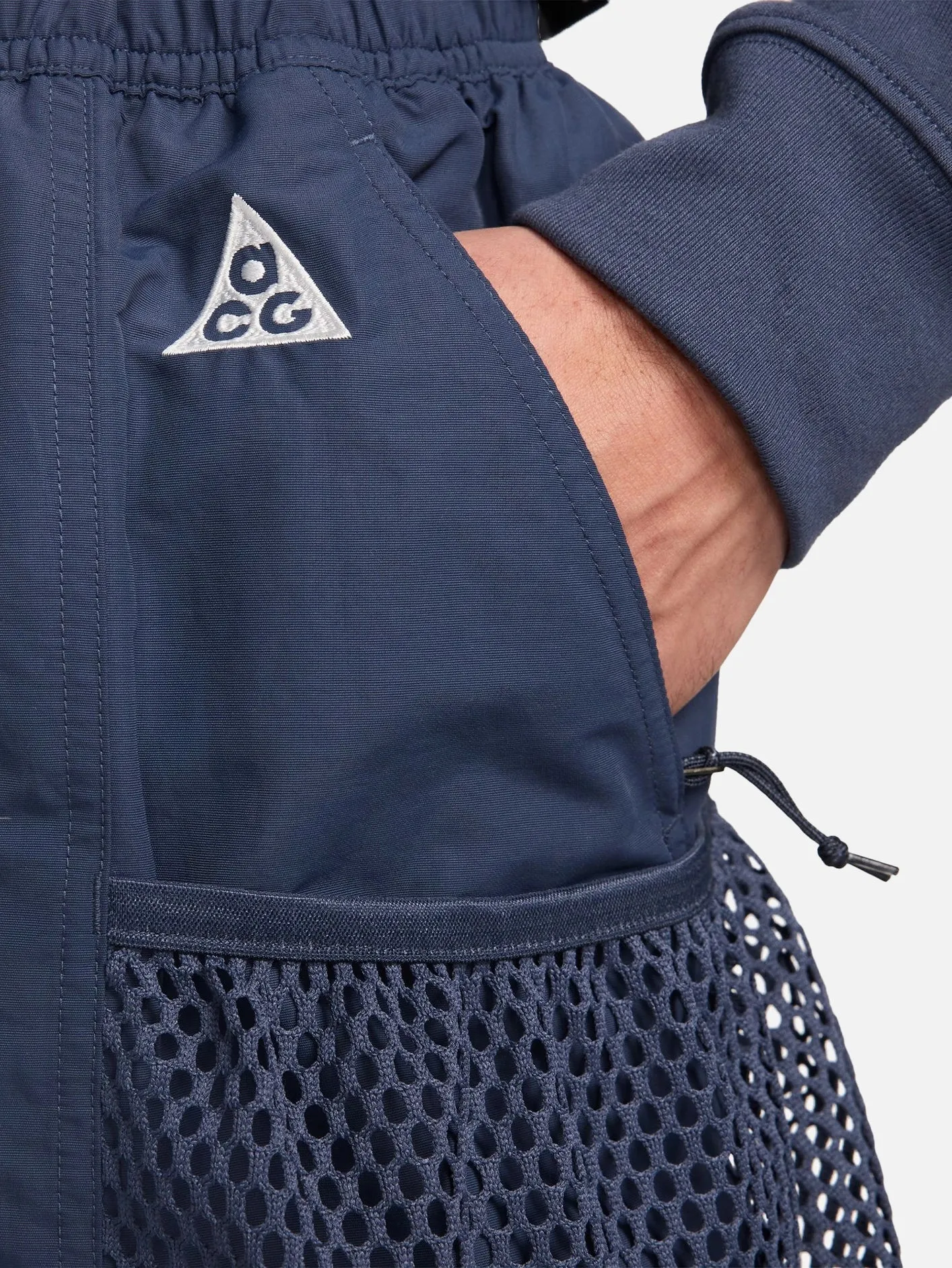 NIKE ACG Snowgrass Cargo Shorts 