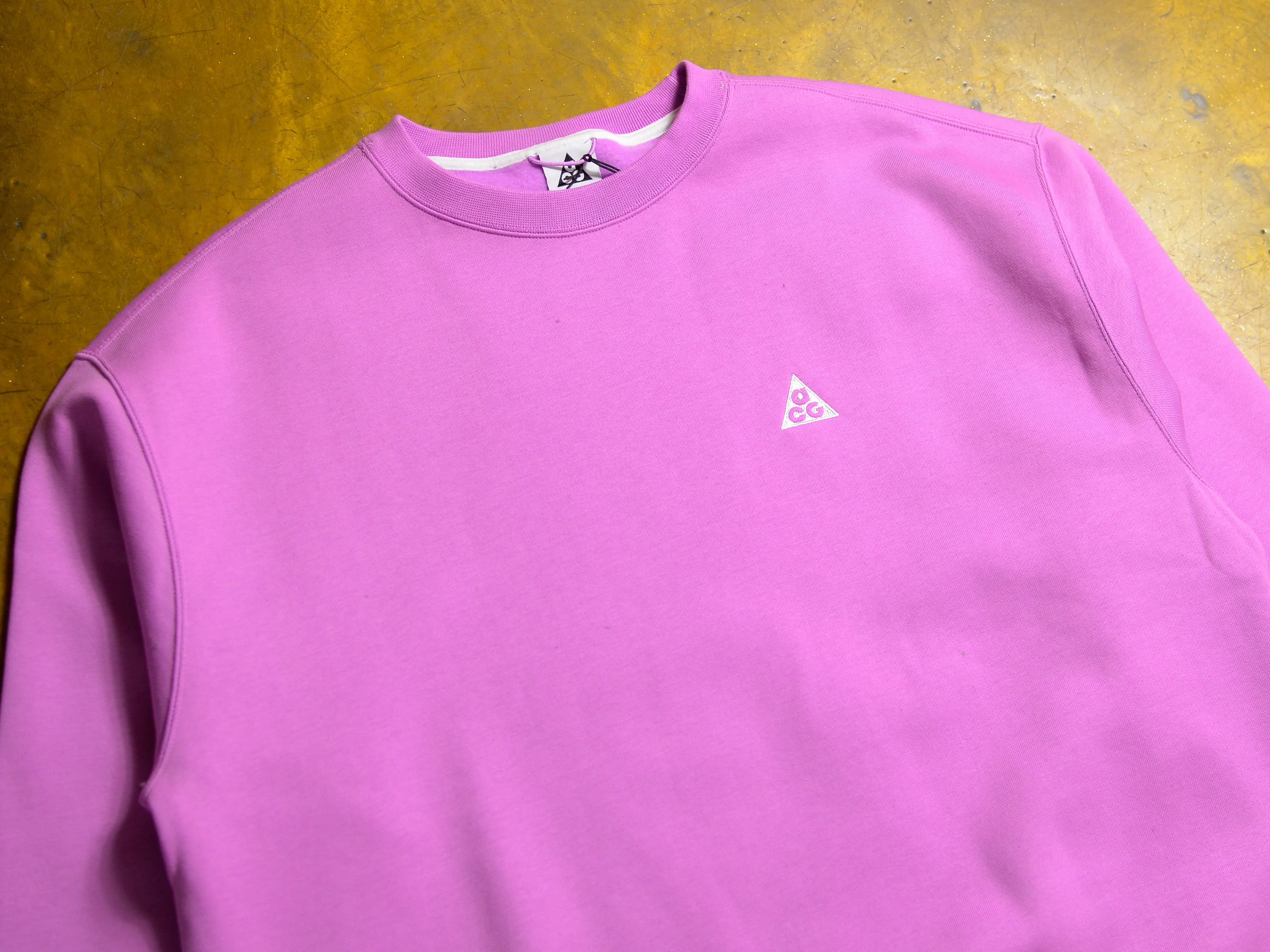 Nike ACG Therma-FIT Crewneck Fleece - Rush Fuchsia / Summit White