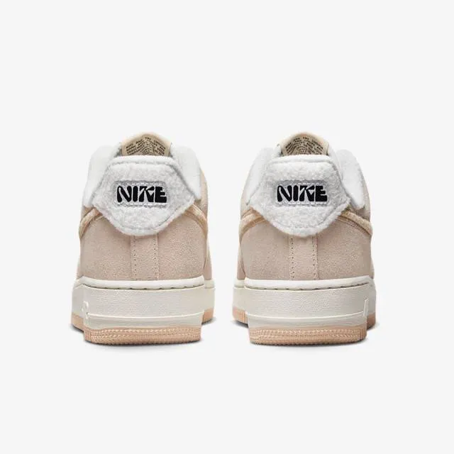 Nike Women's Air Force 1 '07 SE (Sanddrift Fleece/ Brown...